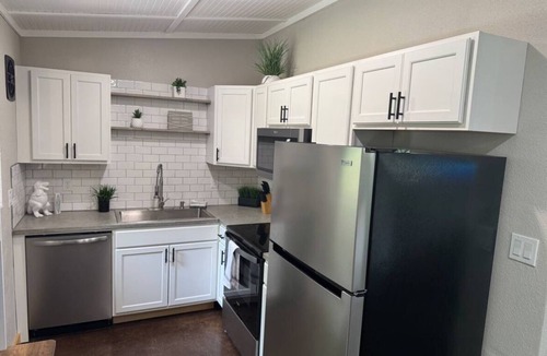 Southeast Pensacola House | 3bed 2bath house, 10 minutes to airport, 18 minutes to the Pensacola beach.