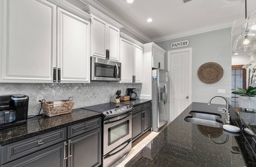 Villa Lago House | 3BR Beach Villa with 2- GOLF CARTS! Steps from Pool! Near Wharf. Beach Tram.