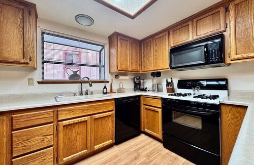 Pollock Pines House | 3BR Forest Retreat · Fireplace · Near Tahoe · Pollock Pines