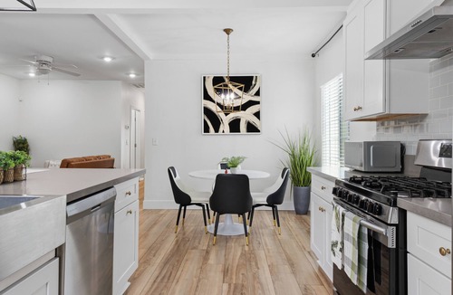 North Oak Park House | 3BR Home w/Private Baths Near UC Davis Med Center
