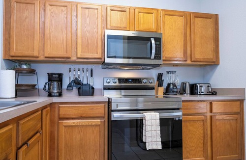 Bellavida House | 3BR Townhome with Pool, BBQ & Resort Amenities near Disney