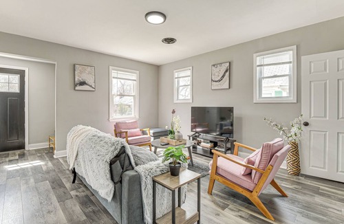 Parkville Apartment | 4 Mi to Universities: Quaint Parkville Apartment!