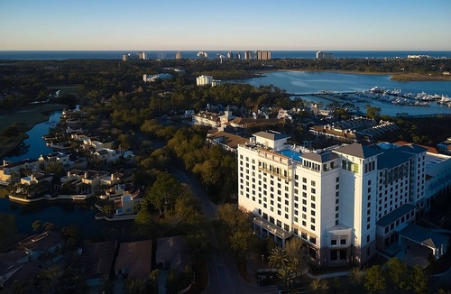 Baytowne Wharf Apartment | 4 Relaxing Units! w/ Outdoor Pool, Pets Allowed, Near Pelican Beach Resort!
