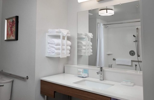 Sherwood - Tualatin North Hotel | 4 Welcoming Rooms w/Indoor Pool, Free Parking + Free Hot Breakfast