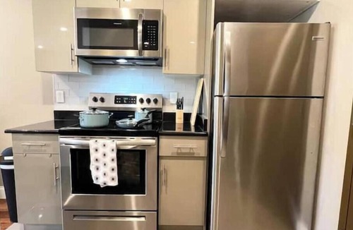Logan Square Apartment | 403 Luxury and Comfy King bed in Central city of philly
