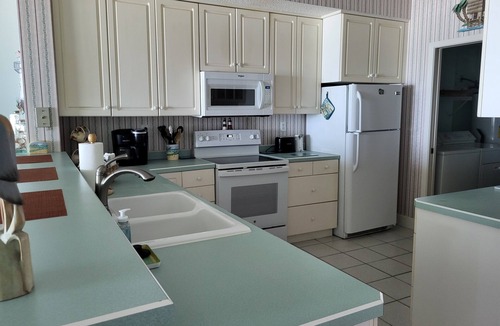 Navarre Beach Condo | 4th Floor Beauty! Aug. 5-10 and Aug 18-22 OPEN and DISCOUNTED!