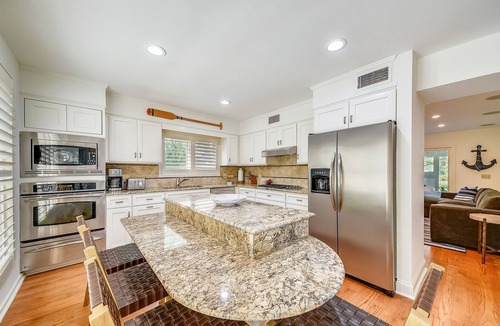Sea Pines House | 5 ⭐️ property! Private pool!SHORT walk to beach! ❤️ of Sea Pines. Sleeps 12