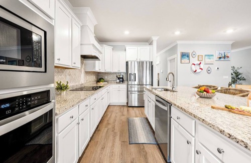 Gulf Breeze House | 5BR Retreat | Salt Pool, Fire Pit, Game/Movie Rm* Sleeps 15
