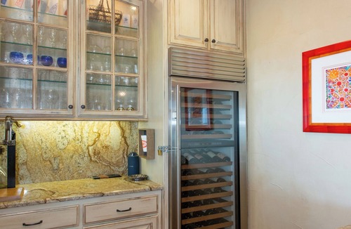 Enchanted Oaks House | 6 Bed 6 Bathroom!Stunning Oasis on the shores of Cedar Creek Lake