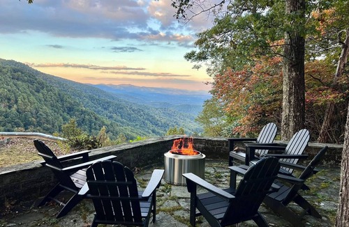Vesta House | 6-bedroom mountain home with expansive views in Meadows of Dan, VA