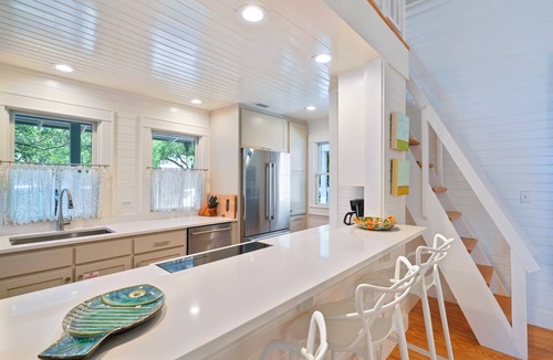 Seaside House | 6 Houses to Beach in Seaside, Screened Porch, Steps to Restaurants + 2 Bikes!