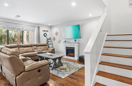 Sandestin Condo | 6 Seat Golfcart ~ Outdoor Space ~ Open Living Area ~ Family Friendly