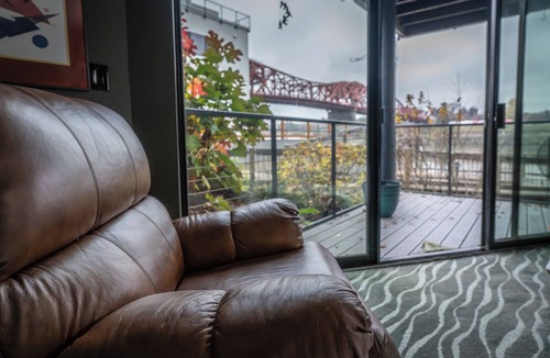 Old Town Chinatown Condo | 840 square foot 1-bedroom 1 bath condo on the RIVER. 2 balconies! Pool. Hot tub.