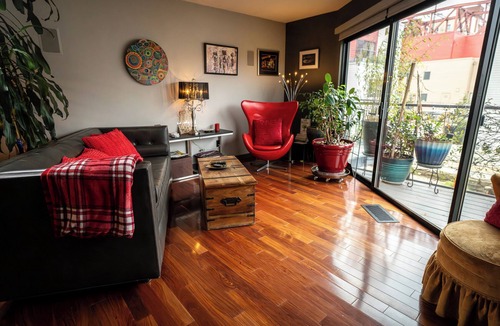 Old Town Chinatown Condo | 840 square foot 1-bedroom 1 bath condo on the RIVER. 2 balconies! Pool. Hot tub.