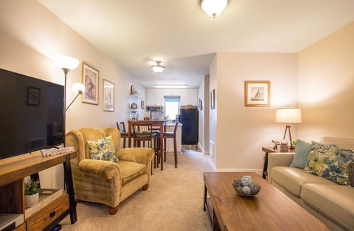 Hood River Condo | 9 Lodge - Downtown, AC, Ground Floor!