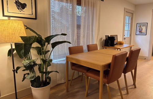 Hillsboro House | A cozy and stylish two bedroom home in historic downtown Hillsboro, Oregon.