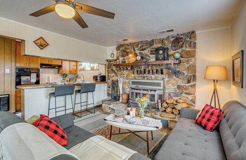 Glencoe Cabin | A-Frame Cabin w/EV Charger, Arcade & Vinyl Lounge
