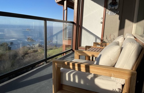 Brookings Condo | A Romantic Getaway at the "White Water Cove" At Ocean View Rainbow Rock!