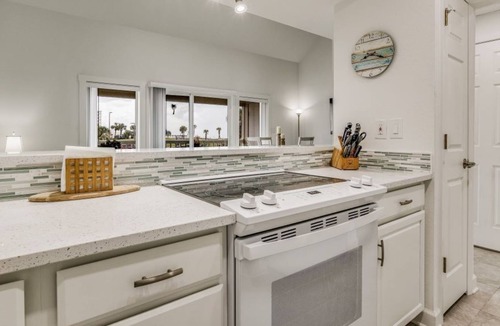 Villa Sabine Condo | Adorable/Affordable! Renovated 1BR/2 Full Bathroom - Pensacola Beach Condo!