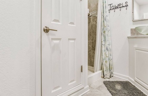 Villa Sabine Condo | Adorable/Affordable! Renovated 1BR/2 Full Bathroom - Pensacola Beach Condo!