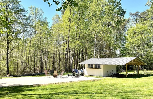 Stokes House | Adorable home with a huge back yard- minutes from Belews Lake. Cozy Hidden Gem