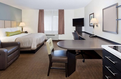 Mount Laurel Hotel | Affordability Meets Comfort! Minutes to Museum of the American Revolution
