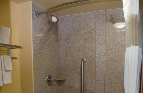 Mary Esther Hotel | Affordable Room | Near Oak Tree Nature Preserve | Free On-Site Parking!