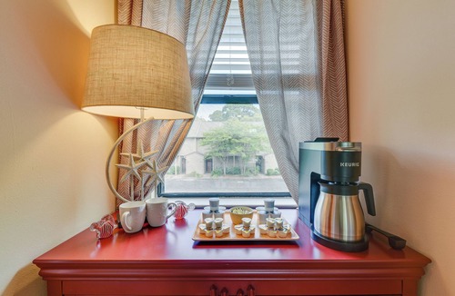 Cassine Village Apartment | 'almond Grove Cottage' w/Patio: Walk to Beach!