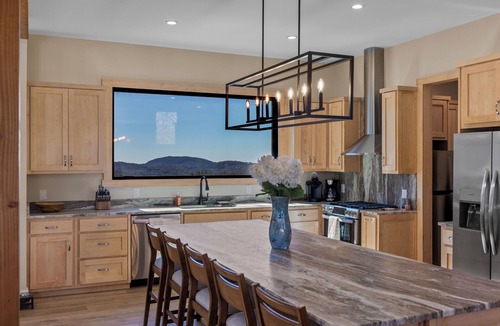 Cashiers House | Amazing Grace: Mountain Ridge 3BR Home w/Hot Tub & Stunning Views