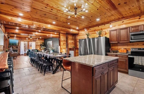Caton Cabin | Amazing Luxury NEW 8bdrm Cabin-Pool-Arcades-Gazebo