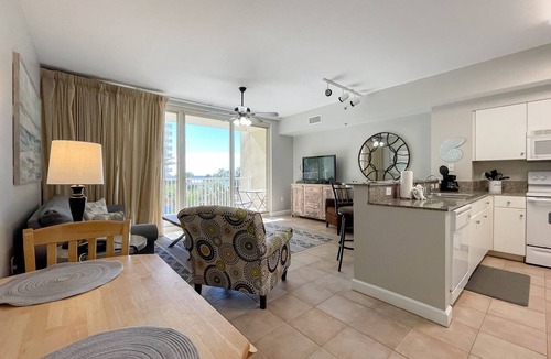 Panama City Beach Hotel | AMAZING ocean & pool views from the 3rd floor! Extra large same floor parking!