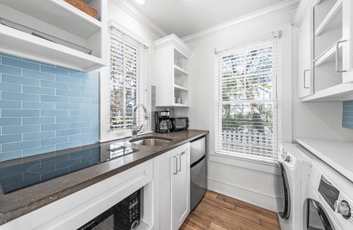 Seaside Cottage | Angel in the Dunes- Charming 1 BR Carriage House w/Balcony in Seaside