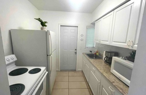 East Little Havana Apartment | Apartment in the Heart of Calle 8 w/Parking