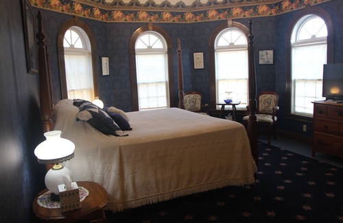 Gentry Bed & Breakfast | Apple Crest Inn