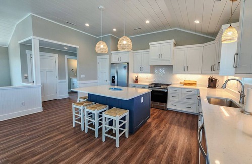Southern Shores House | Aquarius - beautiful 6 bed room home w/Private Pool & Pickleball court!