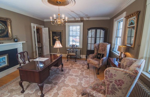 Machias House | Architectural Gem - 1832 Bulfinch Mansion + Patio