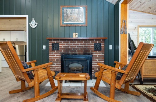 Au Gres Cabin | Au Gres Time – Vintage Cabin w/Modern Comforts - Beach, Golf, Relax