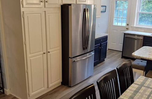 Newport East House | August 20-23 weekend OPEN. Walk to beach, Huge deck , roof-deck