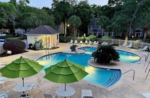 Demere Park Condo | AUGUST DEAL! GROUND FLOOR-CLOSE TO BEACH VILLAGE PIER RESTAURANTS. DOG FRIENDLY!