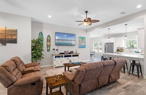 Navarre House | - August Deals - Beach Retreat with private Hot Tub & 5 min. to Navarre Beach