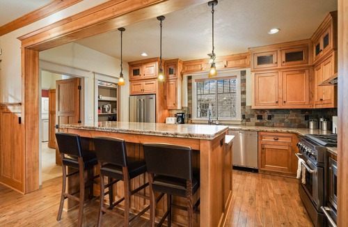 River Terrace House | Awbrey - Amazing! Steps to Downtown & River, Gorgeous, Newer, A/C