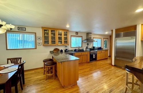 Bandon House | Bandon Beach Town Beauty! Close to Old Town, Bandon Beach & Bandon Dunes Golf!