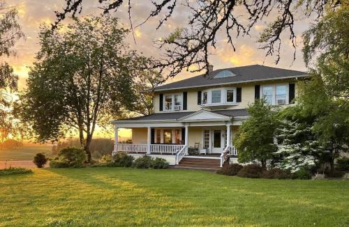 Polk County House | Barn Owl Hill Farm 1911 farm home w vineyard view
