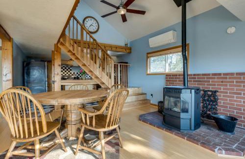 Waldport House | Bay and Horizon Views! Crabbing and Fishing Close By! Hilltop Heights