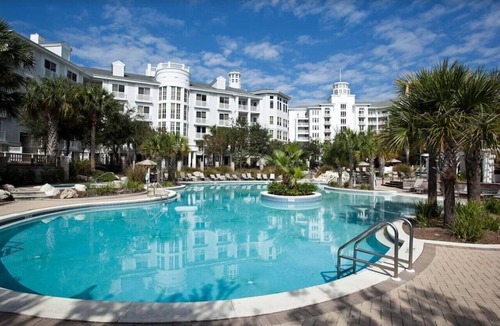 Baytowne Wharf Condo | Baytowne Wharf Luxury Studio in Bahia, With Golf Cart!