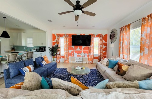 Orange Beach House | Beach Getaways for Big Families | Beach, Pool & Bay in Orange Beach