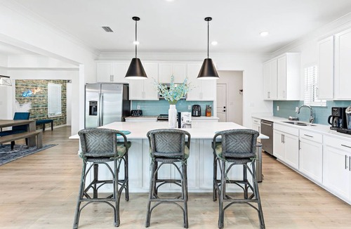 Orange Beach House | Beach Getaways for Big Families | Beach, Pool & Bay in Orange Beach