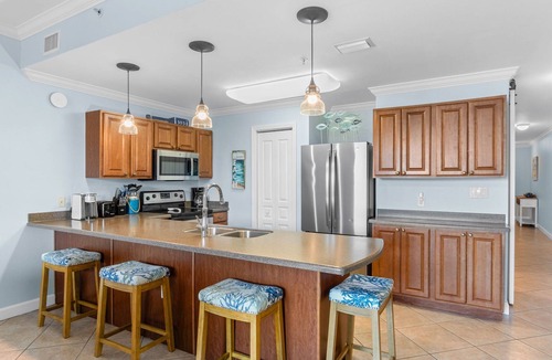 Miramar Beach Condo | Beach Resort 3rd floor, Zero Entry Pool, Garage Parking, Beach Service, Hot Tub