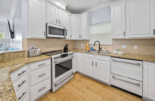 Laguna Beach Estates House | Beach Retreat - Beautiful 5-bedroom home, pool and less than 3 min. to the beach