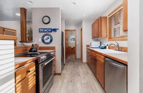 Shorepine Village House | Beachcomber`s Retreat